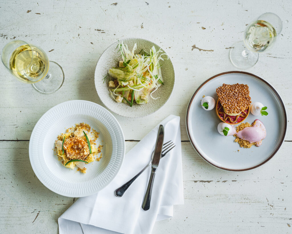 Udvalg af retter i restauranten på Nymindegab Kro