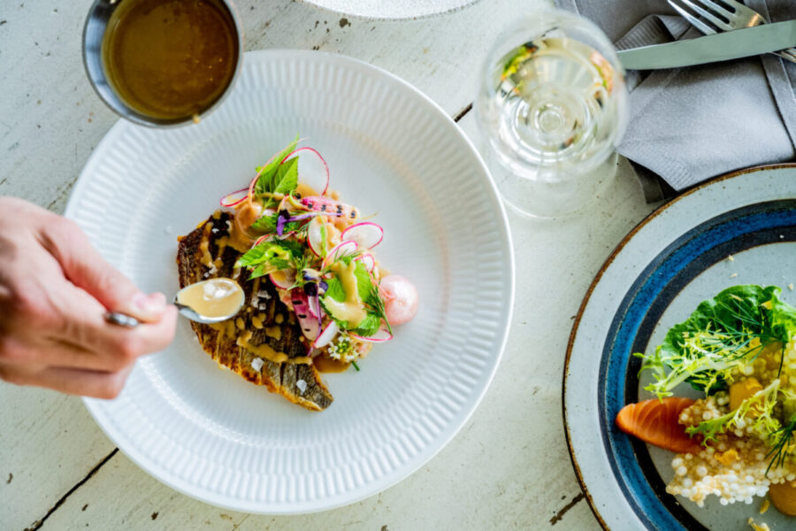 Udsigten skaber ro, mens maden bringer glæde – en ideel aften på Nymindegab Kro.