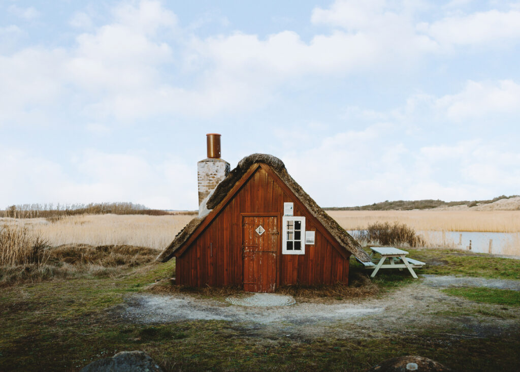 Esehytterne, ved vesterhavn. ca 300 meter fra Nymindegab Kro